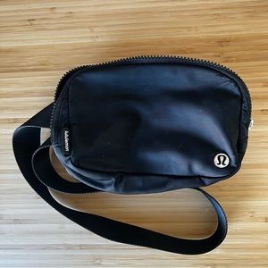 Lululemon Everywhere Belt Bag 1L in Black